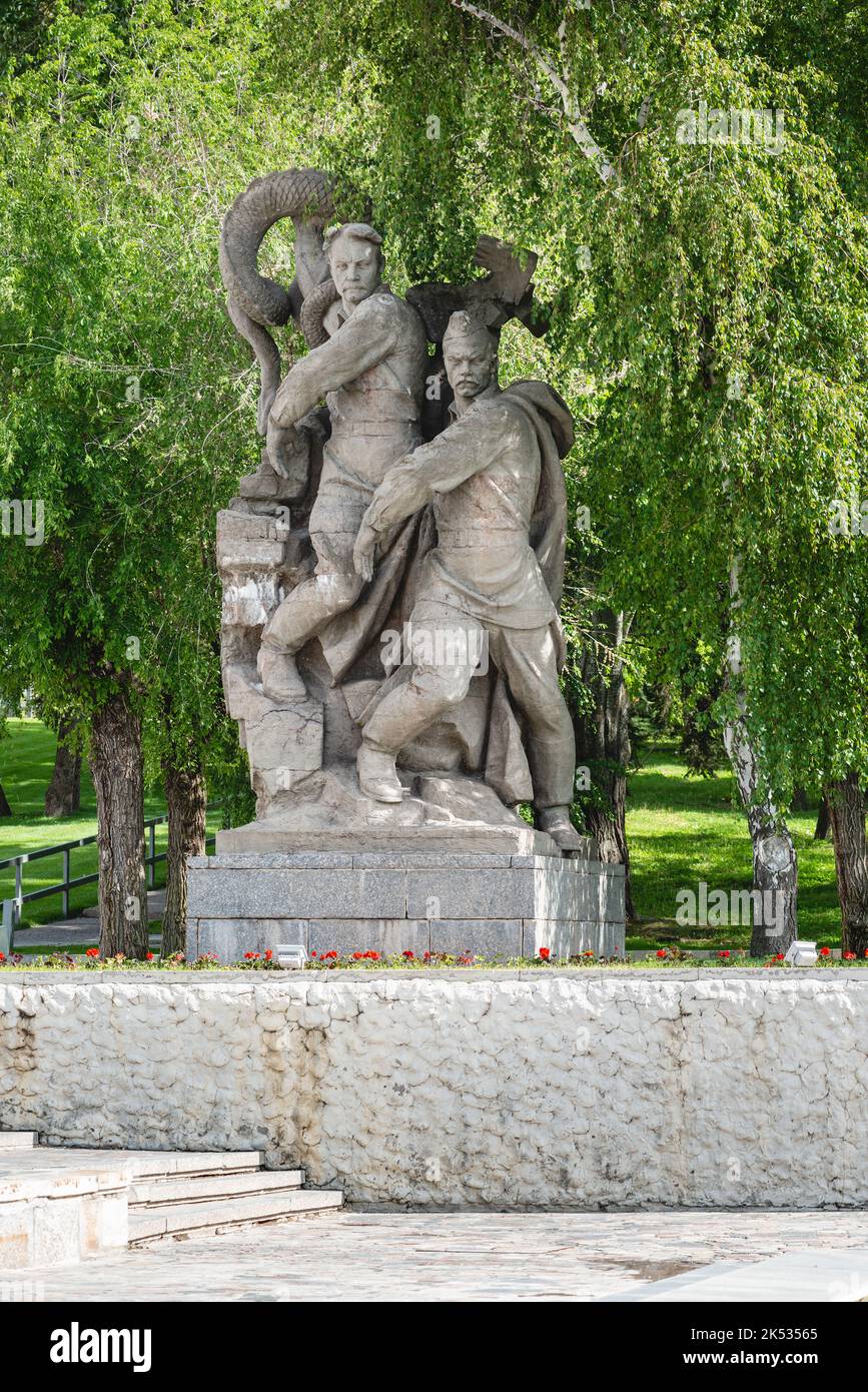 Wolgograd, Russland - 17 2022. Mai: Mamaev Kurgan. Heroes` Square, skulpturale Komposition zwei Soldaten Stockfoto
